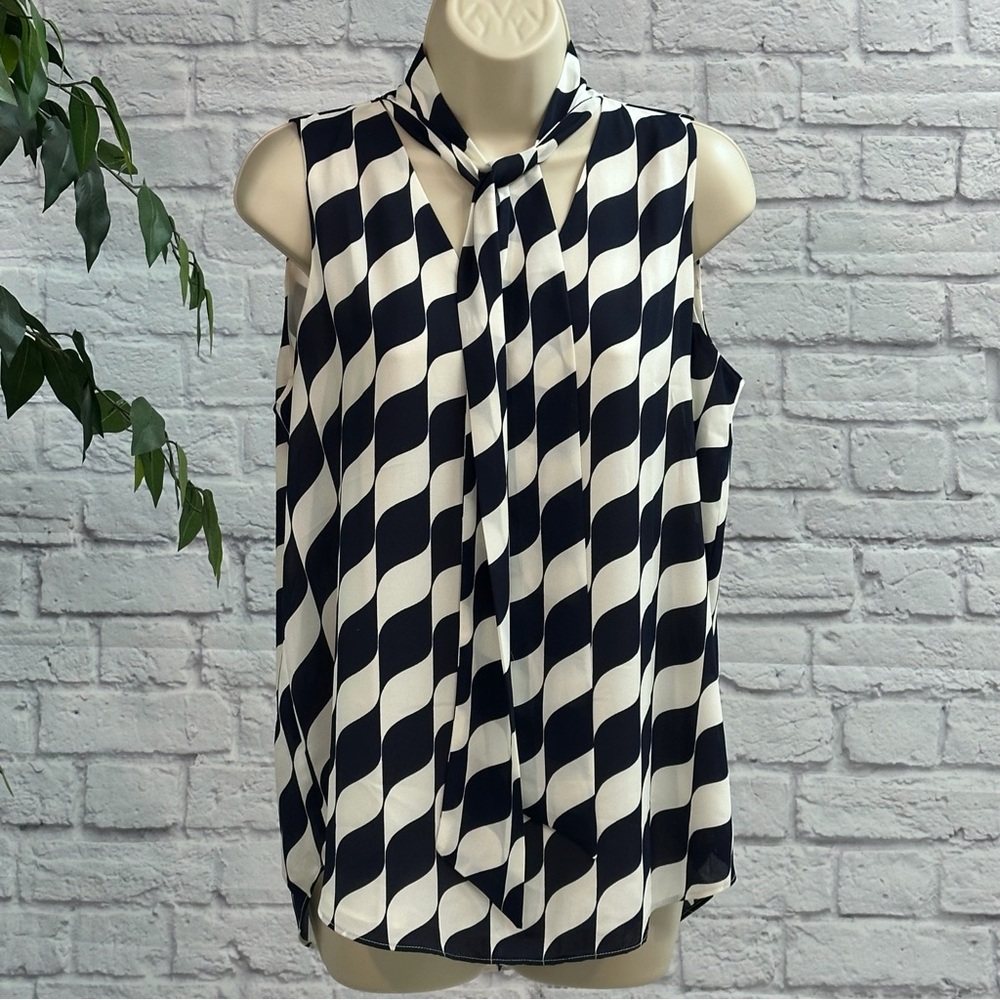 Ann Taylor Black and White Wave Pattern Blouse